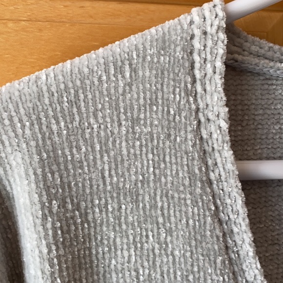 Express Sweater - Picture 5 of 6